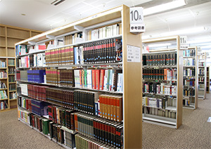 参考図書コーナー写真